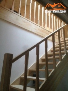 Лестница в доме из СИП-панелей БалтСипДом